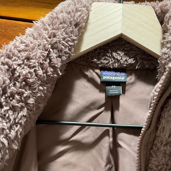 Patagonia shearling vest in taupe/lavender - Picture 2 of 4